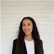 Profesora imparte clases de lengua española, francés e inglés